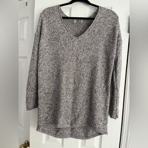 Old navy grey sweater, size L, tag cut out, worn but in great condition,